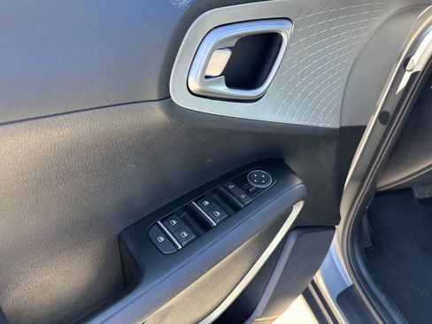 Used 2025 Kia Soul LX w/ LX Technology Package FWD image 15