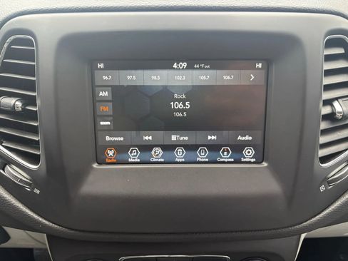 Used 2019 Jeep Compass Latitude FWD image 14