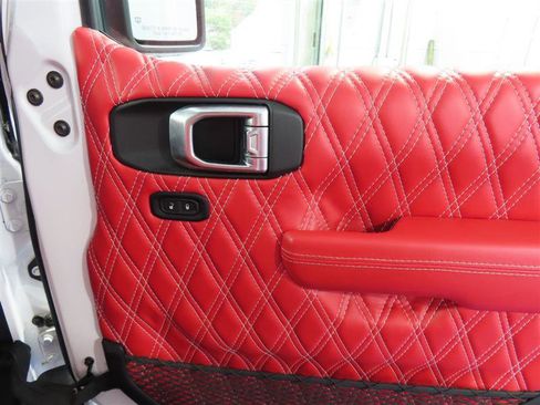 Used 2021 Jeep Gladiator Sport image 35