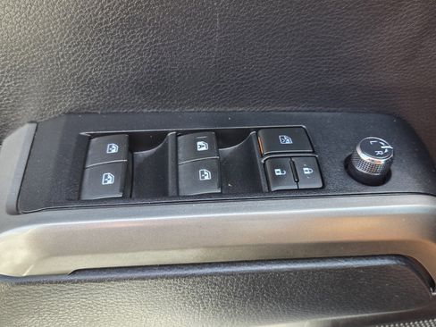 Used 2017 Toyota Tacoma SR5 w/ Tow Package image 13