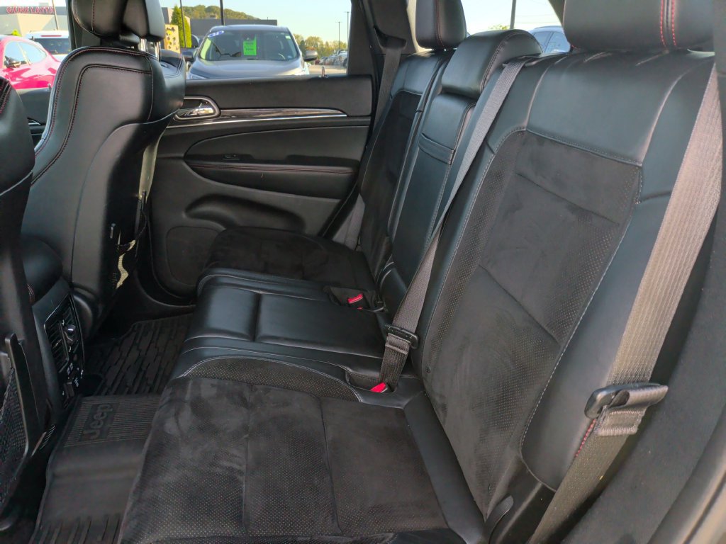 Used 2017 Jeep Grand Cherokee Trailhawk AWD/4WD image 12