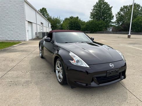 Used 2010 Nissan 370Z Touring w/ Sport Pkg RWD image 38
