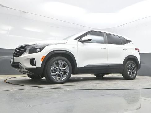 Used 2024 Kia Seltos LX AWD/4WD image 26