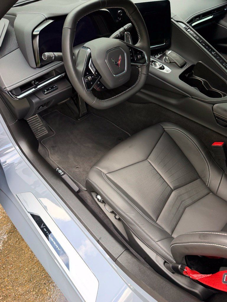 Used 2024 Chevrolet Corvette Stingray Preferred Conv w/ Stealth Interior Trim Package RWD image 7