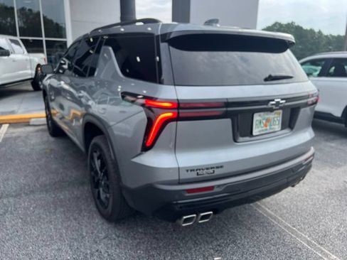 Used 2025 Chevrolet Traverse LT w/ Midnight/Sport Edition FWD image 5