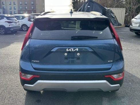 Used 2024 Kia Niro EX image 3