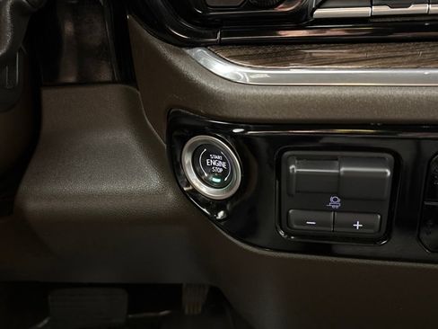 Used 2025 Chevrolet Silverado 1500 LT RWD image 30