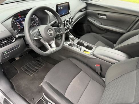 Used 2025 Nissan Sentra SV FWD image 9
