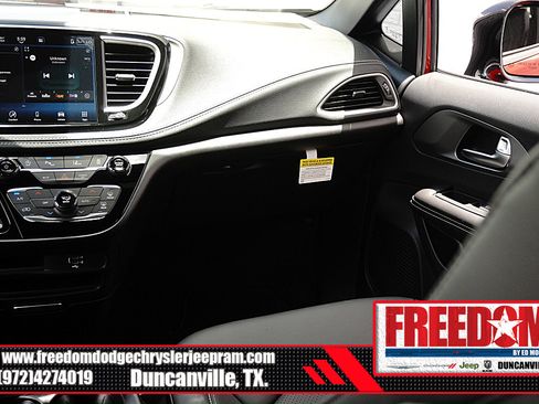 New 2027 Chrysler Pacifica Select FWD image 38