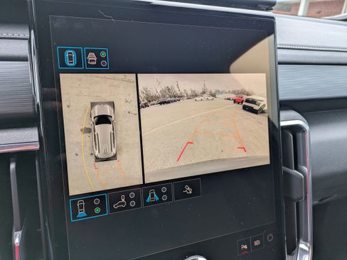 Used 2025 GMC Acadia Elevation image 13