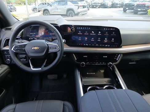 New 2025 Chevrolet Suburban High Country image 7