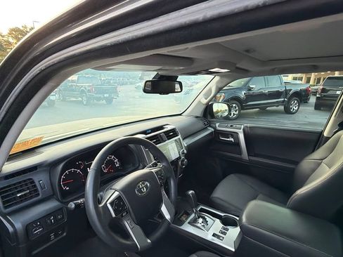 Used 2022 Toyota 4Runner SR5 Premium w/ Moonroof Package RWD image 8