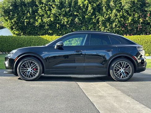 Used 2025 Porsche Macan 4S Electric image 2