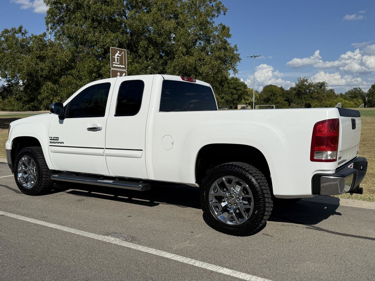 Used 2010 GMC Sierra 1500 SLE w/ Texas Edition RWD image 7