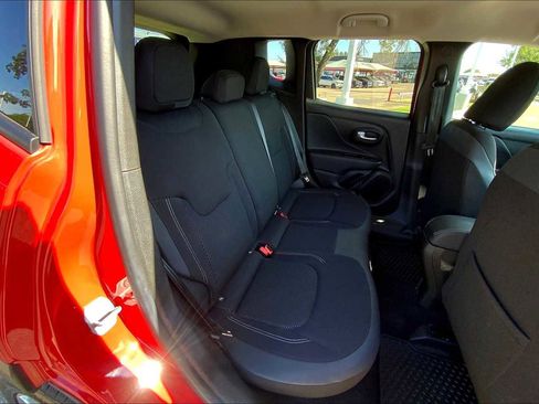 Used 2023 Jeep Renegade Latitude w/ Premium Group image 19