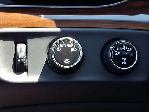 Used 2019 Cadillac Escalade Luxury AWD/4WD image 25