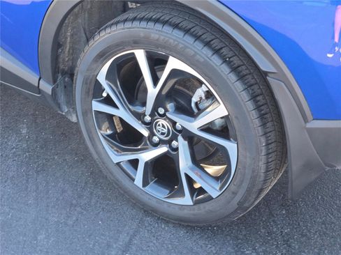 Used 2021 Toyota C-HR XLE image 18