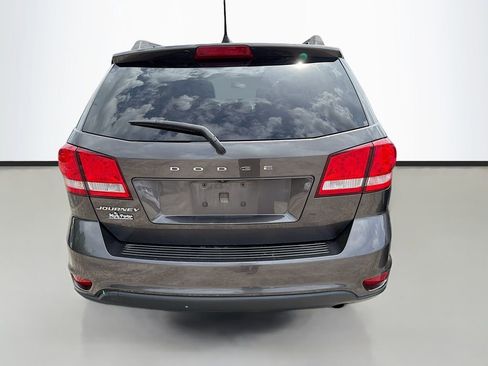 Used 2019 Dodge Journey SE w/ Connectivity Group FWD image 9