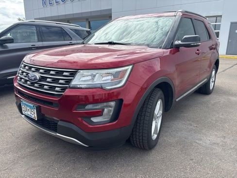 Used 2017 Ford Explorer XLT w/ Equipment Group 202A AWD/4WD image 3