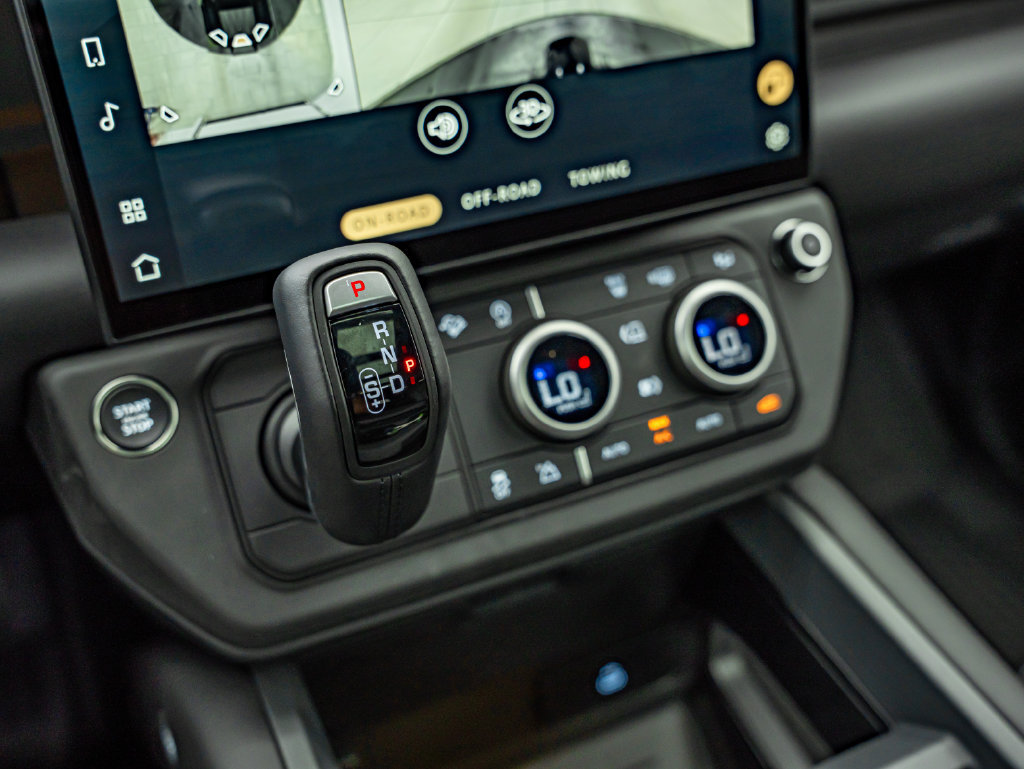 New 2026 Land Rover Defender 110 X-Dynamic SE AWD/4WD image 25