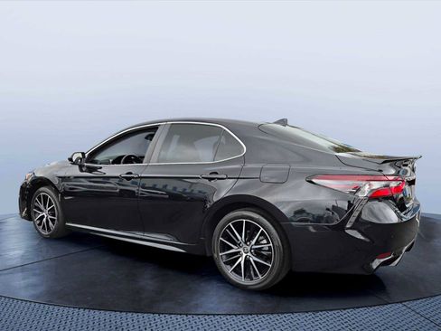 Used 2023 Toyota Camry SE FWD image 4
