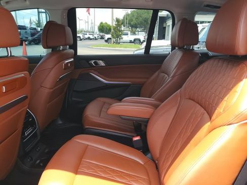 Used 2025 BMW X7 xDrive40i w/ Premium Package AWD/4WD image 10
