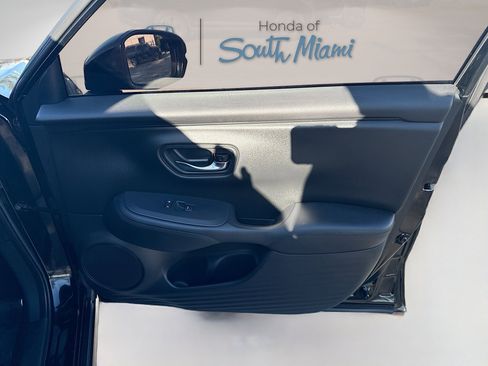Used 2023 Honda HR-V LX image 32