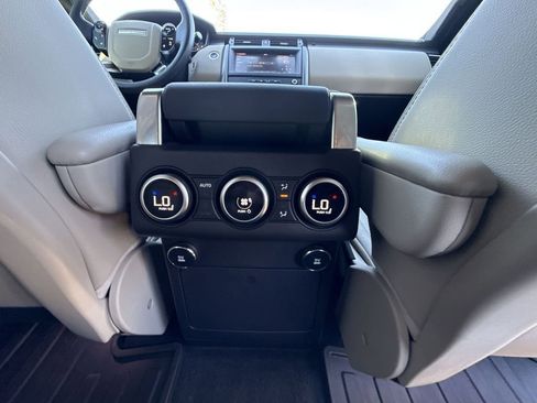 Used 2020 Land Rover Discovery Landmark image 18