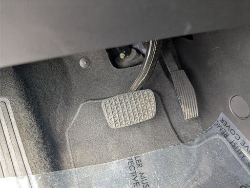 Used 2023 Chevrolet Equinox LT image 27