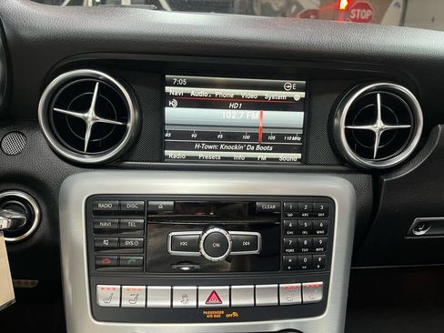 Used 2015 Mercedes-Benz SLK 250 w/ Premium Package image 24