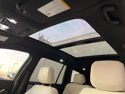 Used 2023 Cadillac XT6 Sport w/ Technology Package image 16