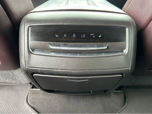 Used 2021 Cadillac Escalade ESV Premium Luxury Platinum image 7