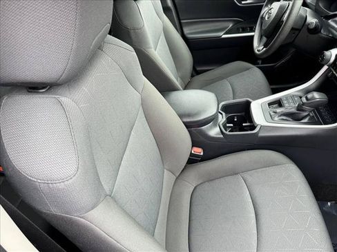 Used 2025 Toyota RAV4 XLE AWD/4WD image 19