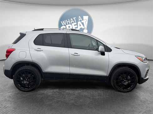 Certified 2022 Chevrolet Trax LT w/ Driver Confidence Package image 2