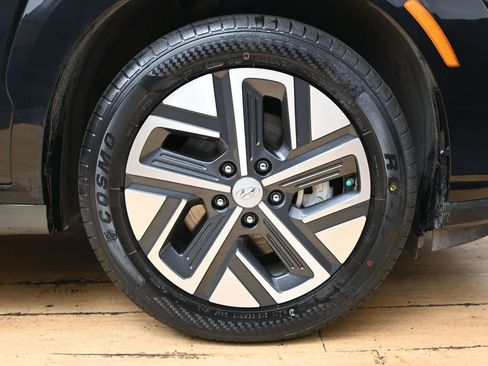 Used 2023 Hyundai Kona SE w/ Cargo Package image 14