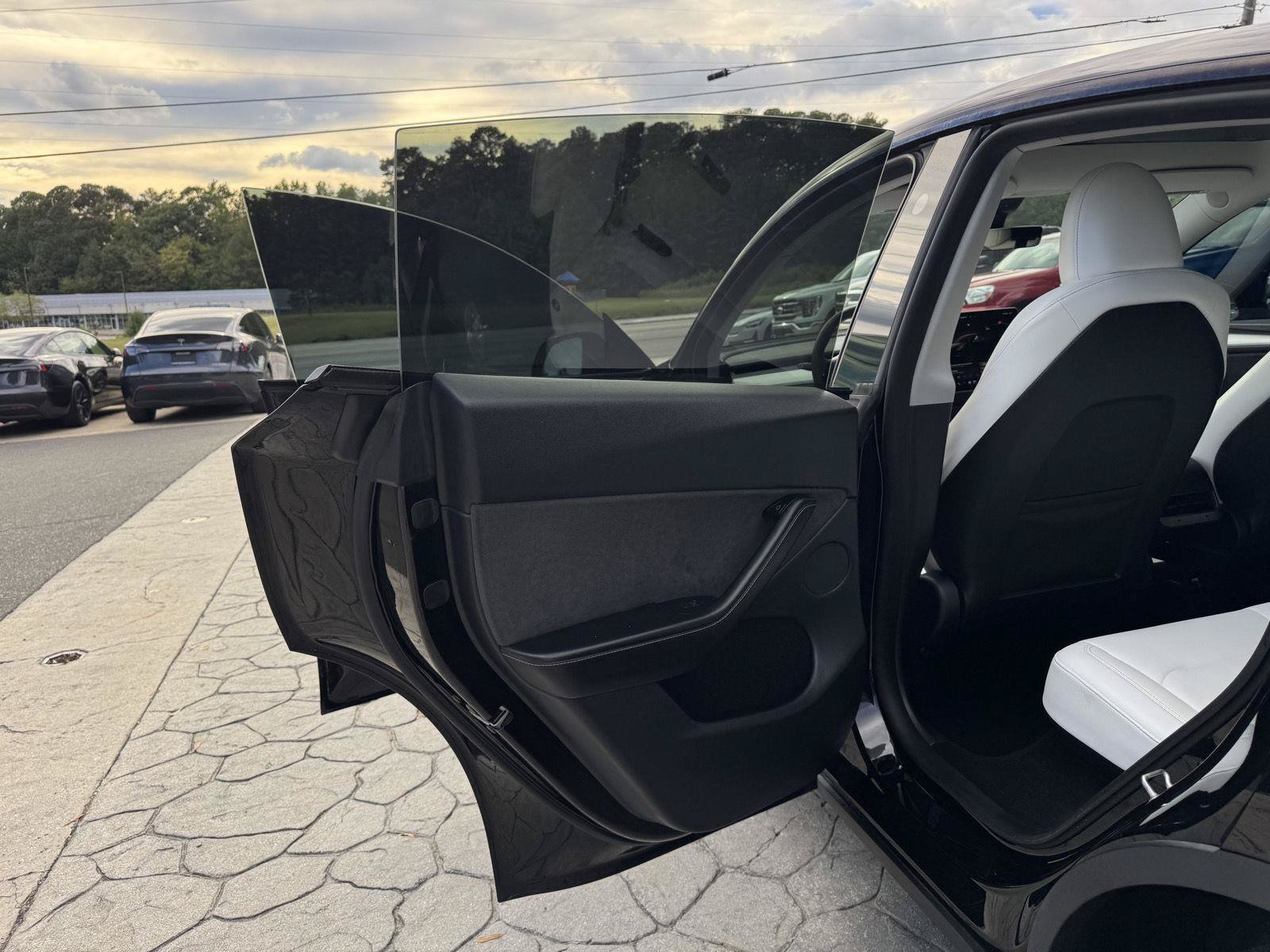 Used 2023 Tesla Model Y Long Range AWD/4WD image 5
