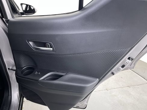 Used 2019 Toyota C-HR XLE FWD image 21