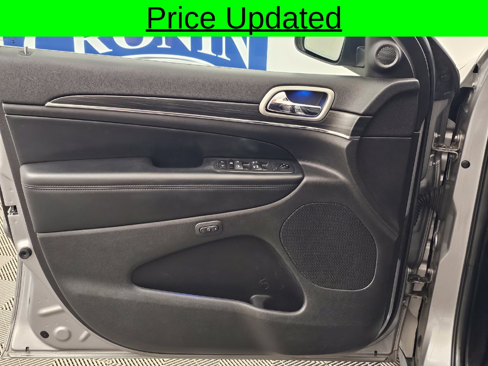 Used 2020 Jeep Grand Cherokee Limited AWD/4WD image 2