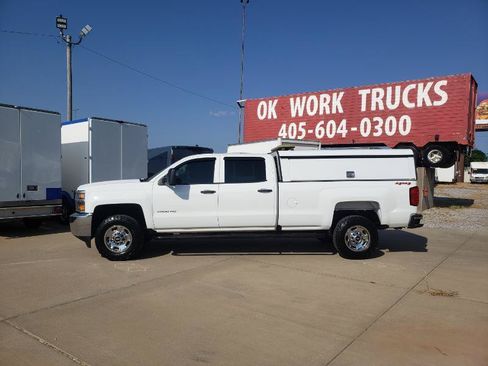 Used 2019 Chevrolet Silverado 2500 W/T AWD/4WD image 2