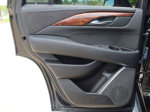 Used 2015 Cadillac Escalade Luxury AWD/4WD image 43