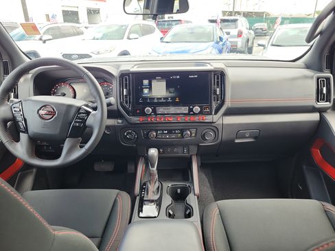 Used 2025 Nissan Frontier PRO-4X w/ Pro Convenience Package AWD/4WD image 16