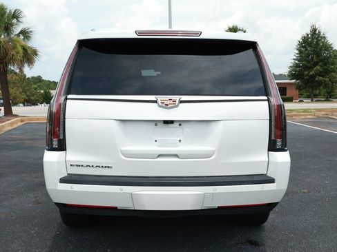 Used 2018 Cadillac Escalade Luxury AWD/4WD image 6