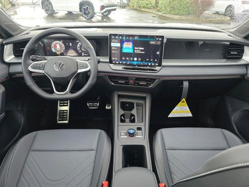 New 2026 Volkswagen Tiguan SE R-Line image 22