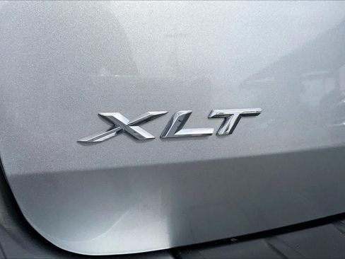 Used 2022 Ford Explorer XLT w/ Class IV Trailer Tow Package RWD image 10