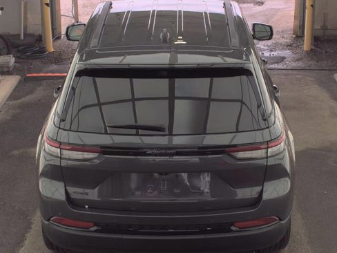 Used 2024 Jeep Grand Cherokee Altitude AWD/4WD image 5