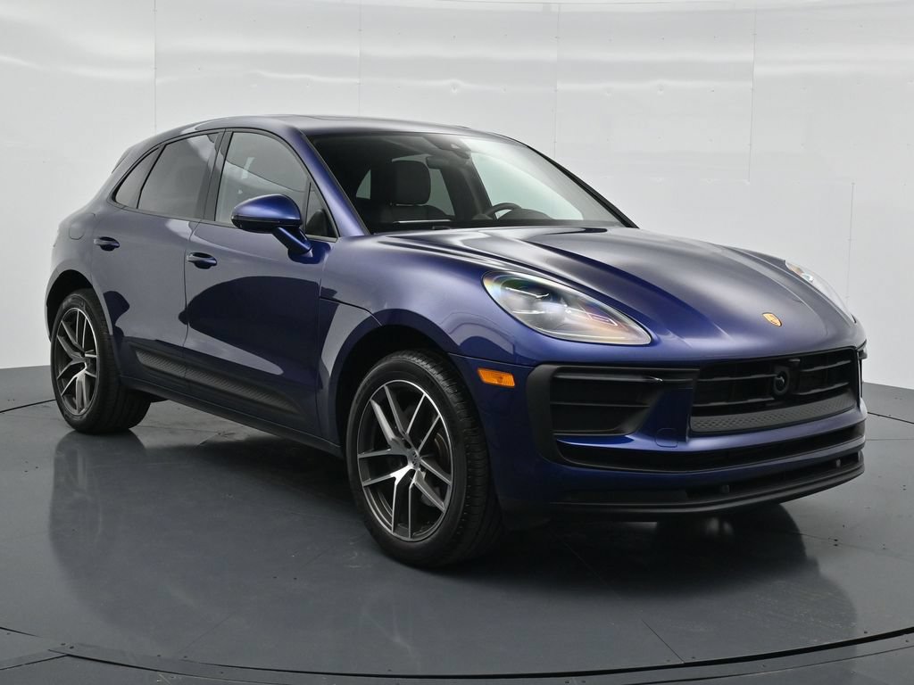 Certified 2026 Porsche Macan AWD/4WD image 9