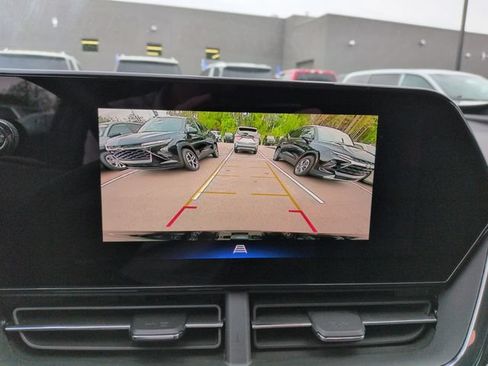 Used 2025 Chevrolet Trax RS w/ Driver Confidence Package FWD image 38