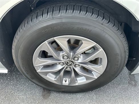 Certified 2024 Toyota Sienna XLE image 23