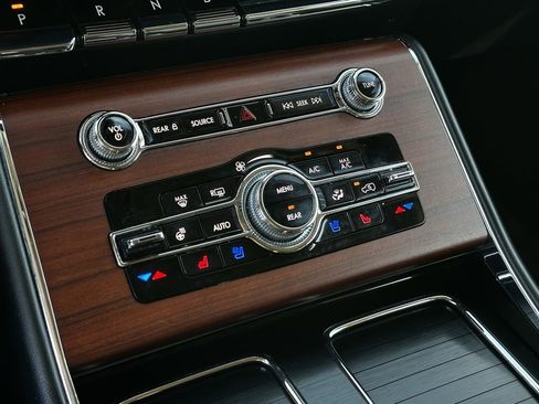 Used 2021 Lincoln Aviator Grand Touring w/ Elements Package Plus image 21