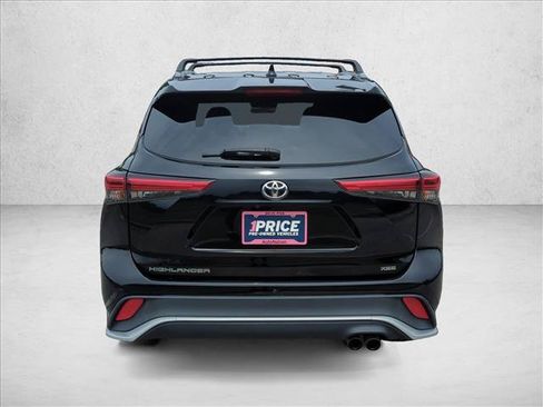Used 2021 Toyota Highlander XSE FWD image 6